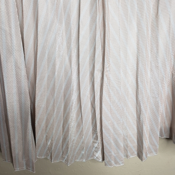 Grey Lab Pleated  Skirt  Size Large - Picture 3 of 5